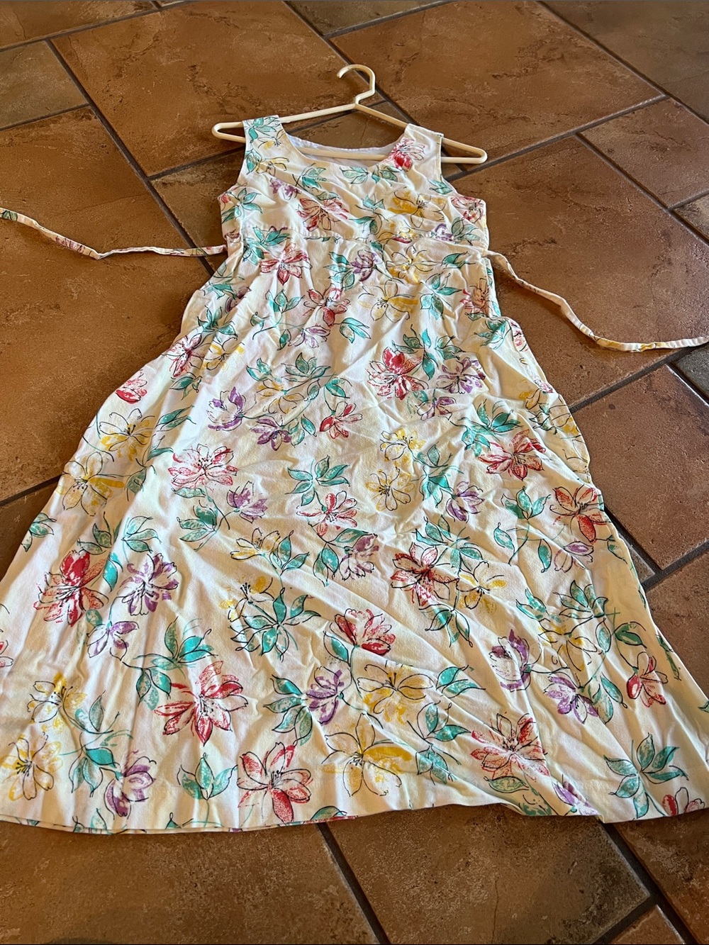 VINTAGE FLORAL SLEEVELESS DRESS